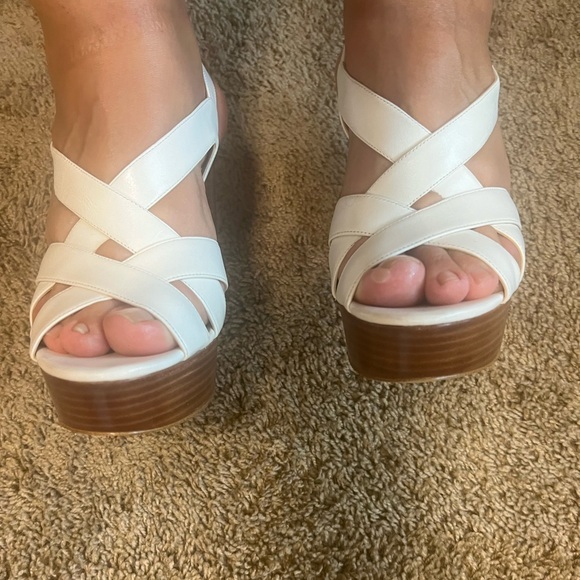 Michael Kors white heels and perfect condition - Picture 9 of 11